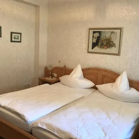 / Allebrodt Apartment *